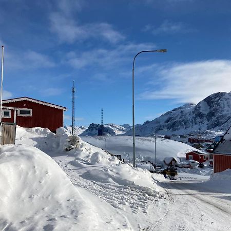 Isi4U Apartments, Snowmobile And Dogsled Sisimiut Ngoại thất bức ảnh