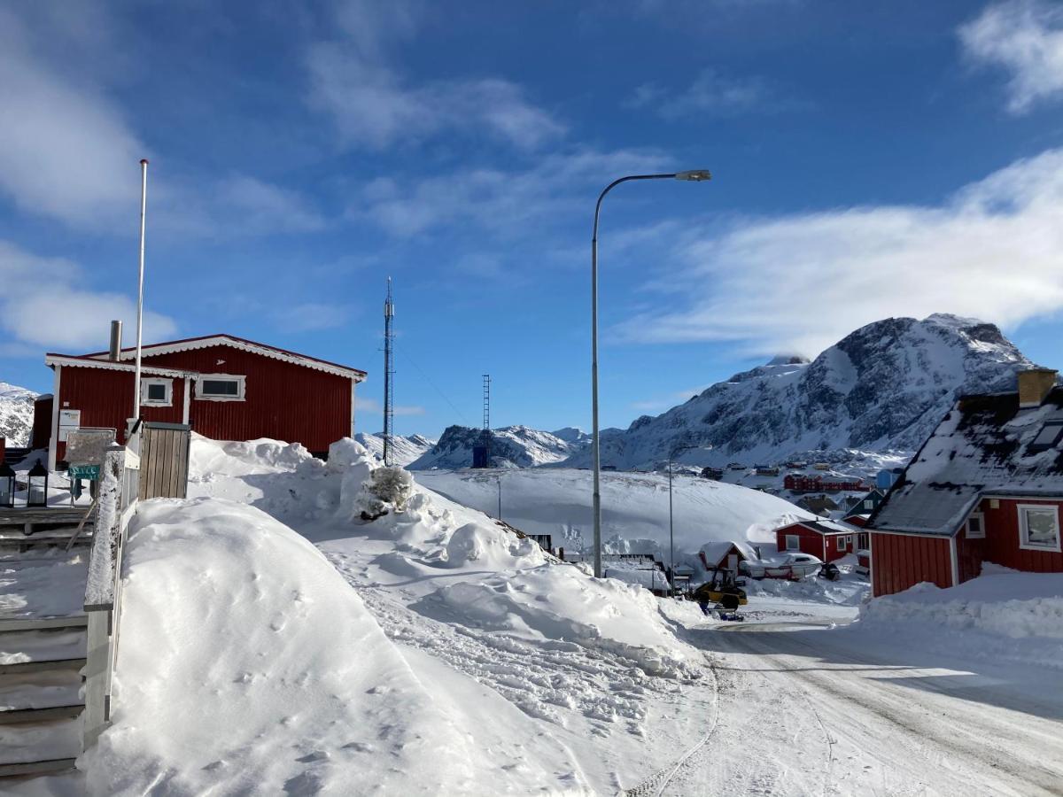 Isi4U Apartments, Snowmobile And Dogsled Sisimiut Ngoại thất bức ảnh